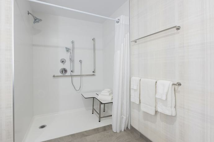 Imagen de la habitación del Hotel Holiday Inn Express & Suites Moncton. Foto 8