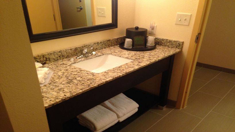 Imagen del bar/restaurante del Hotel Holiday Inn Express & Suites Mooresville - Lake Norman. Foto 1