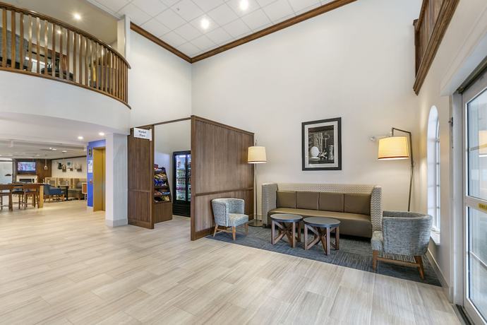 Imagen de los interiores del Hotel Holiday Inn Express & Suites Mount Arlington-Rockaway Area. Foto 19