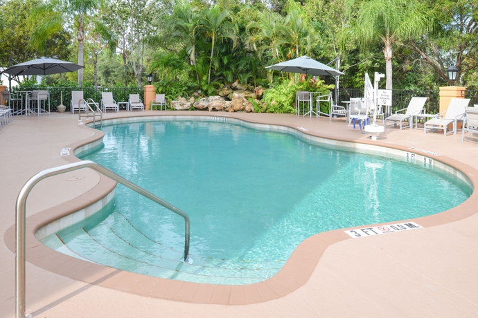 Imagen de la piscina del Hotel Holiday Inn Express & Suites Naples North - Bonita Springs. Foto 15