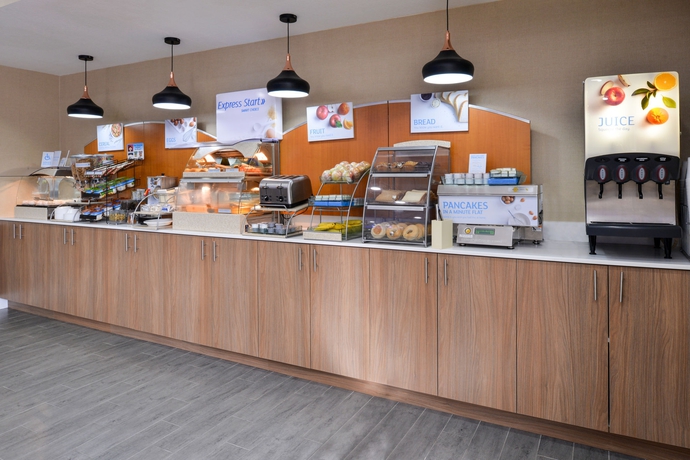 Imagen del bar/restaurante del Hotel Holiday Inn Express & Suites Naples North - Bonita Springs. Foto 2