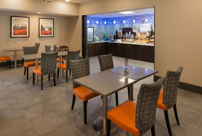 Imagen del bar/restaurante del Hotel Holiday Inn Express & Suites Nashville Southeast - Antioch. Foto 2