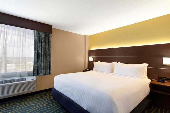 Imagen de la habitación del Hotel Holiday Inn Express & Suites Oceanfront Daytona Bch Shores. Foto 4