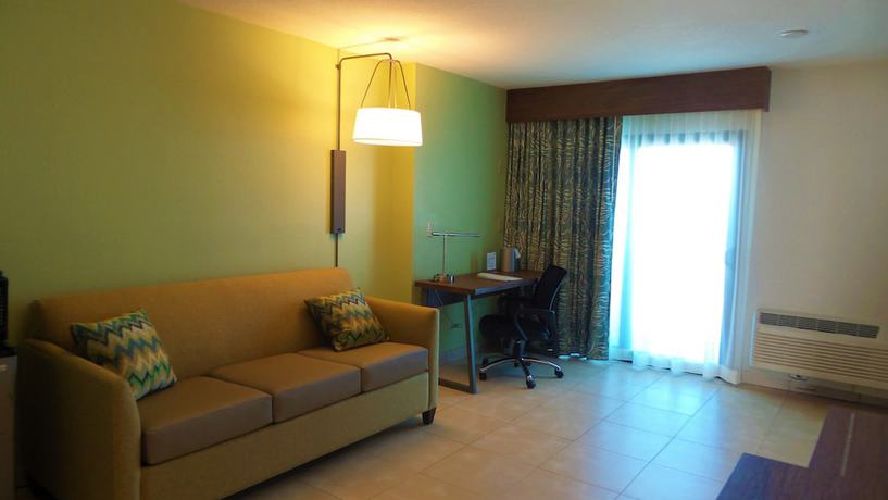 Imagen de la habitación del Hotel Holiday Inn Express & Suites Oceanfront Daytona Bch Shores. Foto 18