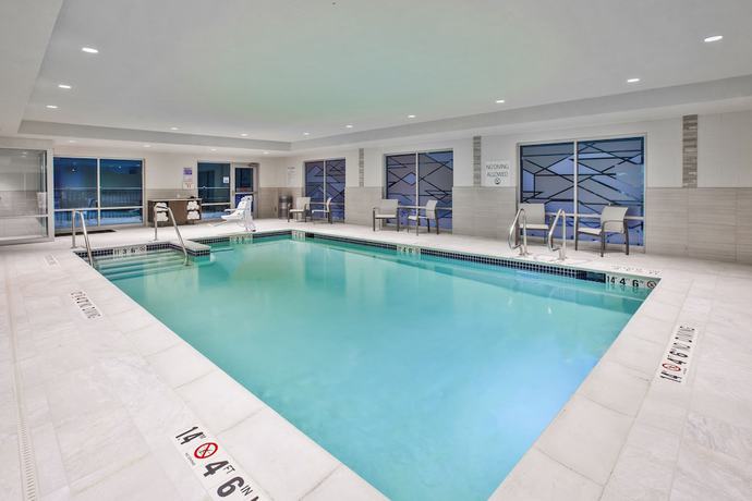 Imagen de la piscina del Hotel Holiday Inn Express & Suites - Okemos - University Area. Foto 19