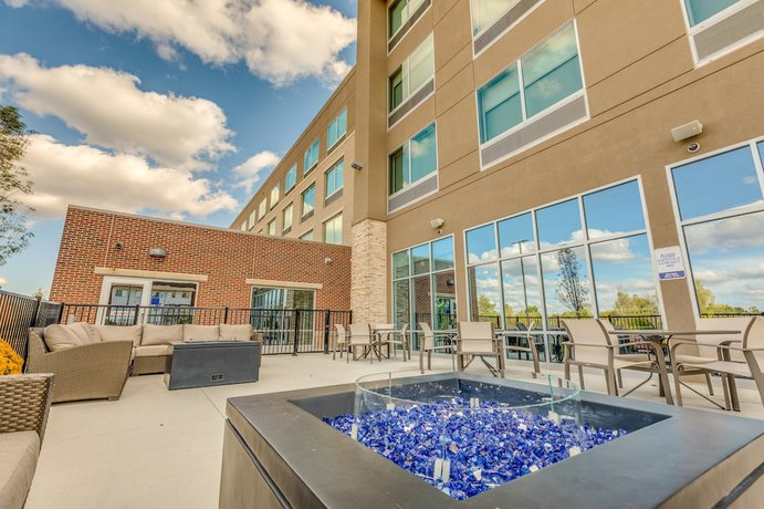Imagen de la piscina del Hotel Holiday Inn Express & Suites - Okemos - University Area. Foto 20