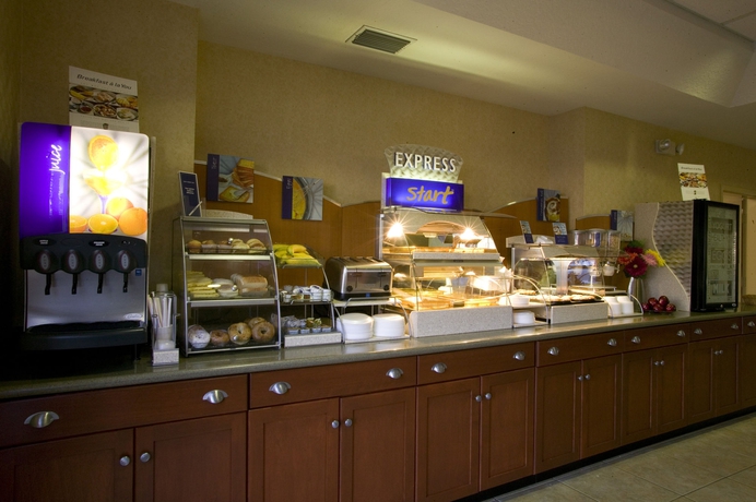 Imagen del bar/restaurante del Hotel Holiday Inn Express & Suites Orlando International Airport. Foto 3