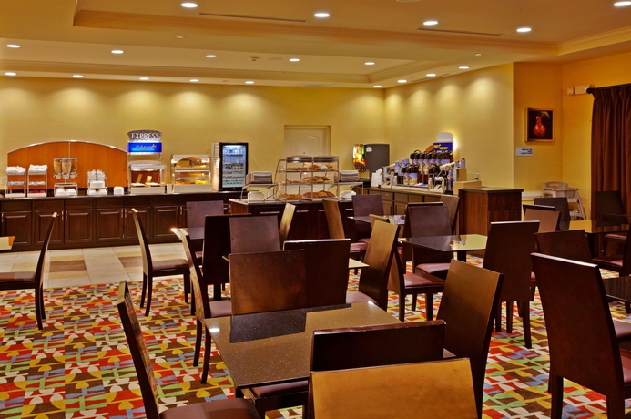 Imagen del bar/restaurante del Hotel Holiday Inn Express & Suites Orlando - International Drive. Foto 3