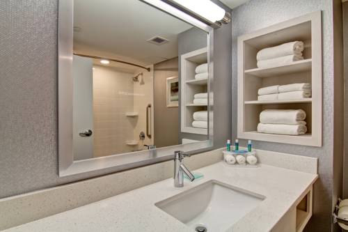 Imagen de la habitación del Hotel Holiday Inn Express & Suites Oshawa Downtown - Toronto Area. Foto 13