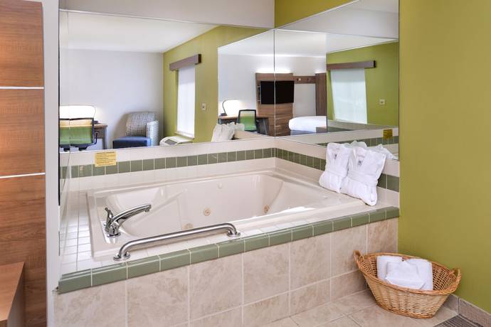 Imagen de la habitación del Hotel Holiday Inn Express & Suites Parkersburg - Mineral Wells. Foto 15