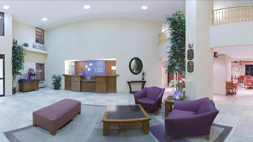 Imagen de los interiores del Hotel Holiday Inn Express & Suites Phoenix Airport. Foto 18