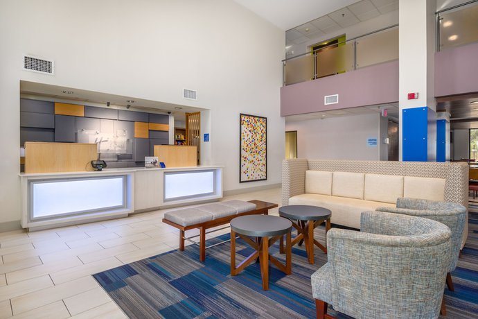 Imagen de los interiores del Hotel Holiday Inn Express & Suites Phoenix Airport. Foto 20