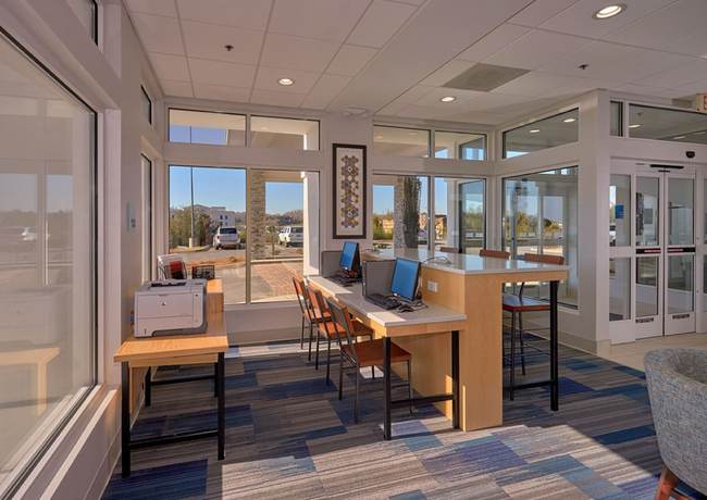 Imagen del bar/restaurante del Hotel Holiday Inn Express & Suites Pigeon Forge - Sevierville. Foto 2