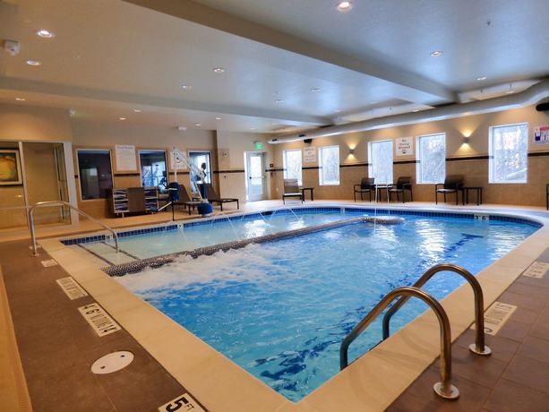 Imagen de la piscina del Hotel Holiday Inn Express & Suites Plymouth - Ann Arbor. Foto 19