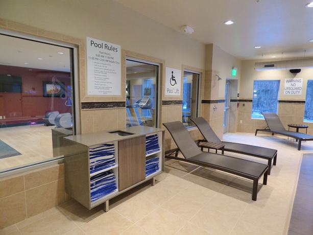 Imagen de la piscina del Hotel Holiday Inn Express & Suites Plymouth - Ann Arbor. Foto 20