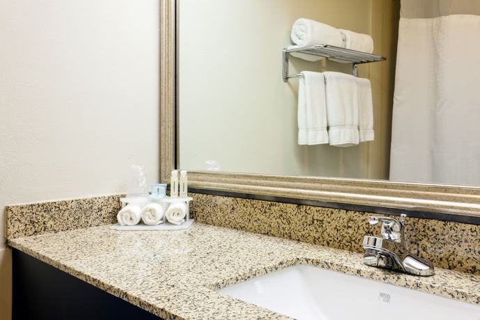 Imagen de la habitación del Hotel Holiday Inn Express & Suites Port Clinton-Catawba Island. Foto 6