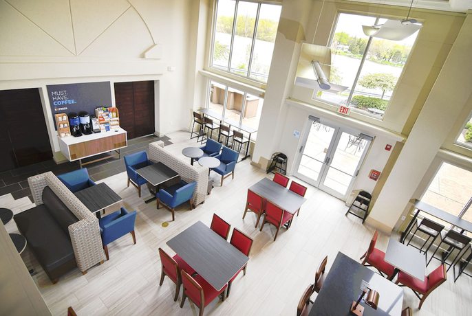 Imagen de los interiores del Hotel Holiday Inn Express & Suites Port Clinton-Catawba Island. Foto 18