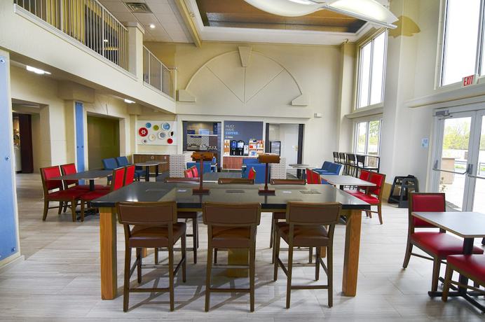 Imagen de los interiores del Hotel Holiday Inn Express & Suites Port Clinton-Catawba Island. Foto 20