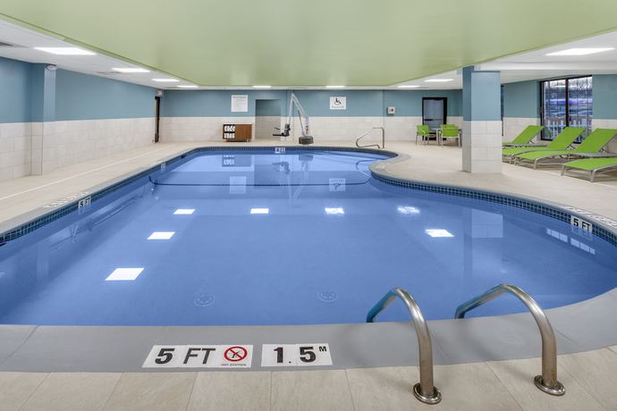Imagen de la piscina del Hotel Holiday Inn Express & Suites Providence-Woonsocket. Foto 20