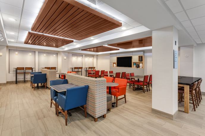 Imagen del bar/restaurante del Hotel Holiday Inn Express & Suites Providence-Woonsocket. Foto 2