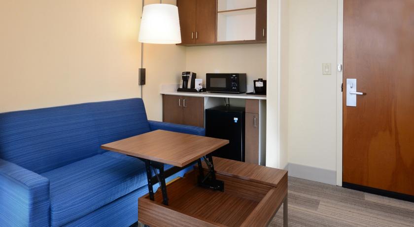 Imagen de la habitación del Hotel Holiday Inn Express & Suites Raleigh Durham Airport at RTP. Foto 7