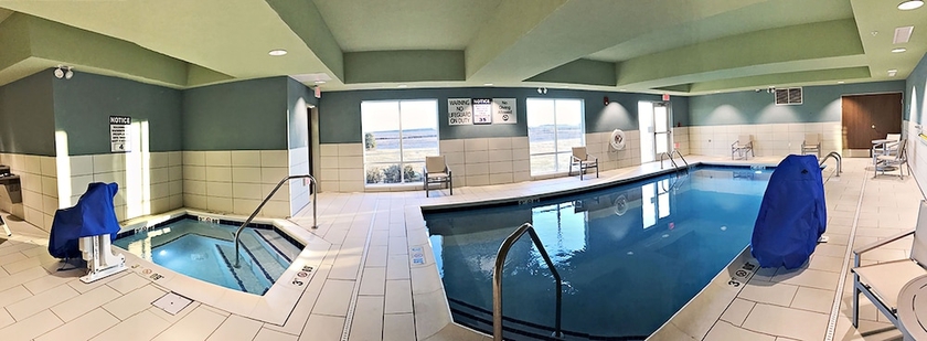 Imagen de la piscina del Hotel Holiday Inn Express & Suites - Rantoul. Foto 18