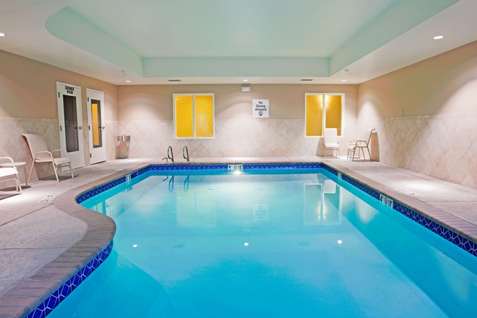 Imagen de la piscina del Hotel Holiday Inn Express & Suites Reno Airport. Foto 15