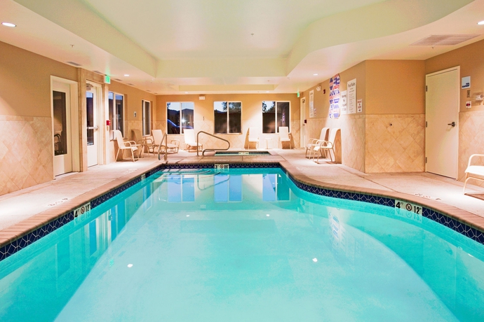 Imagen de la piscina del Hotel Holiday Inn Express & Suites Reno Airport. Foto 16