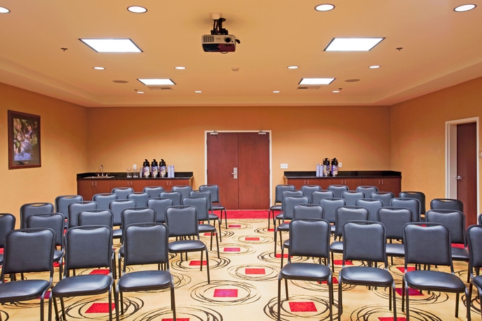 Imagen de los interiores del Hotel Holiday Inn Express & Suites Reno Airport. Foto 14