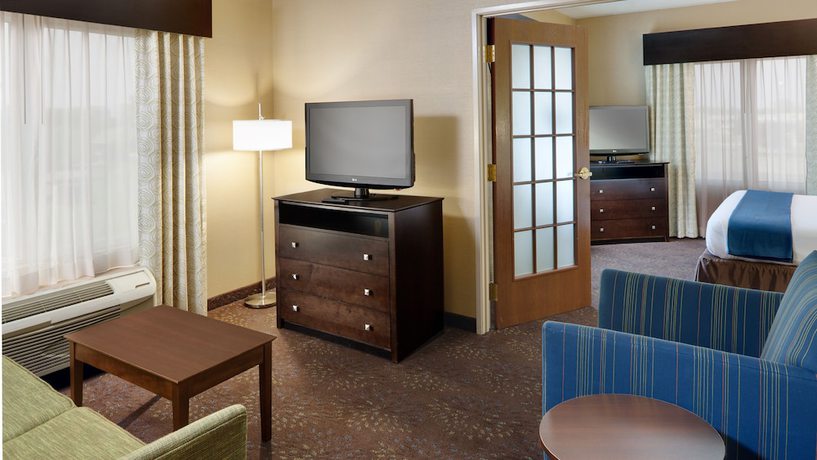 Imagen de la habitación del Hotel Holiday Inn Express & Suites Saginaw. Foto 11