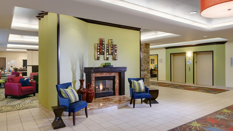 Imagen de los interiores del Hotel Holiday Inn Express & Suites Saginaw. Foto 20