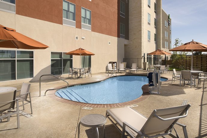 Imagen de la piscina del Hotel Holiday Inn Express & Suites San Antonio North - Windcrest. Foto 20