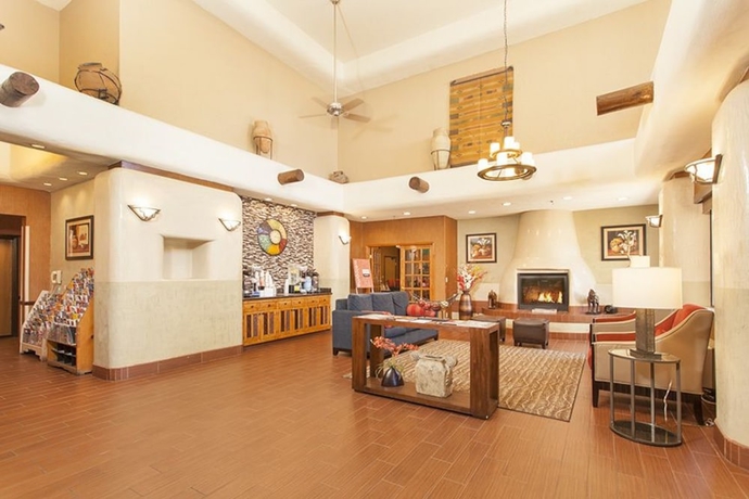 Imagen del bar/restaurante del Hotel Holiday Inn Express & Suites Santa Fe. Foto 2