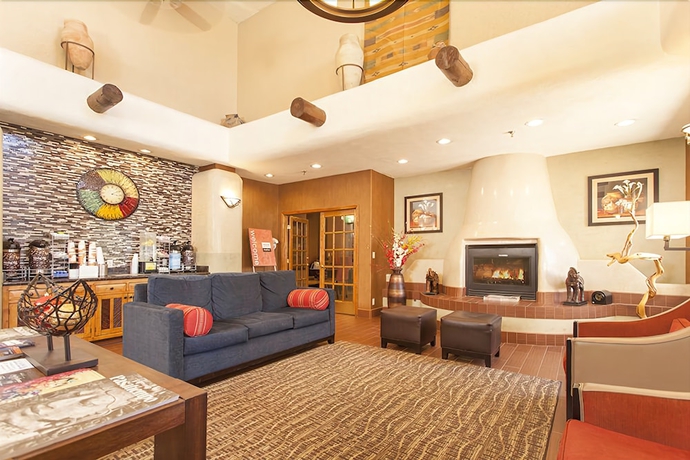 Imagen del bar/restaurante del Hotel Holiday Inn Express & Suites Santa Fe. Foto 3