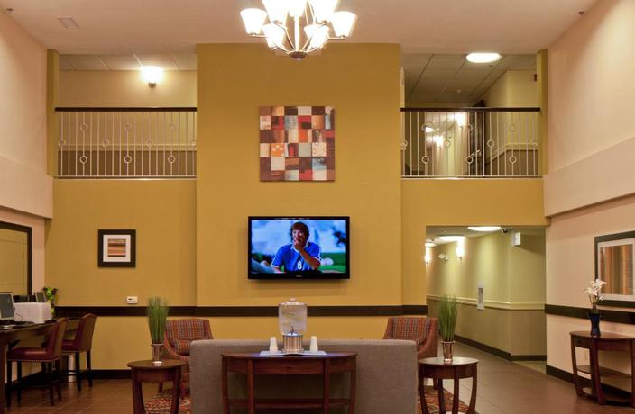 Imagen del bar/restaurante del Hotel Holiday Inn Express & Suites Sarasota East - I-75. Foto 2