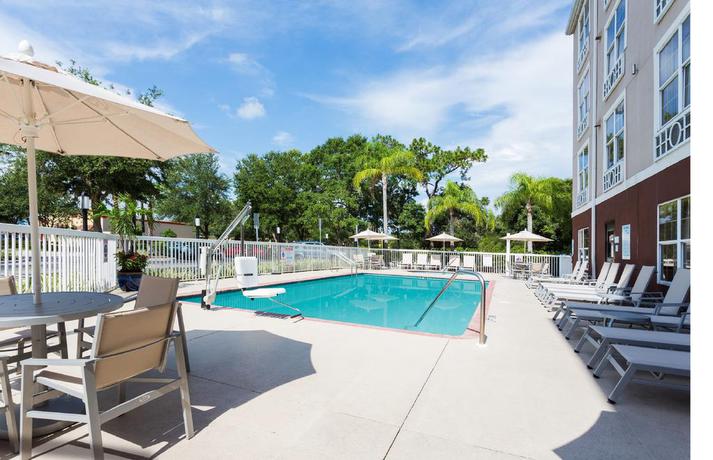 Imagen de la piscina del Hotel Holiday Inn Express & Suites Sarasota East - I-75. Foto 7