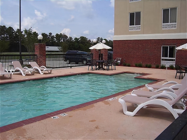 Imagen de la piscina del Hotel Holiday Inn Express & Suites Scott-Lafayette West. Foto 18