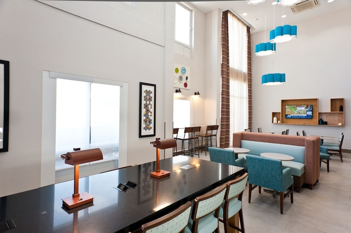 Imagen del bar/restaurante del Hotel Holiday Inn Express & Suites Scott-Lafayette West. Foto 4