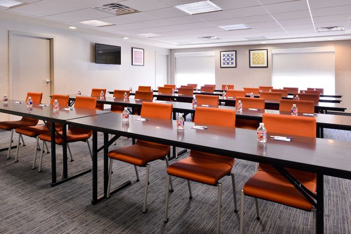 Imagen de los interiores del Hotel Holiday Inn Express & Suites Selma, Selma . Foto 17