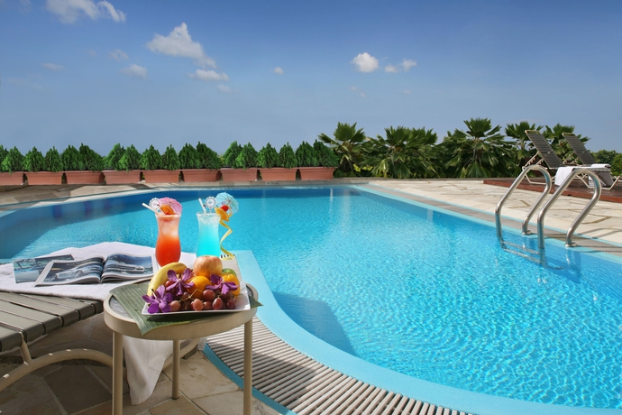 Imagen de la piscina del Hotel Holiday Inn Express & Suites Singapore Novena. Foto 14