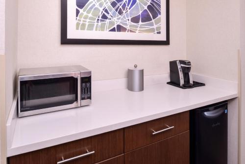 Imagen de la habitación del Hotel Holiday Inn Express & Suites Southfield - Detroit, an IHG. Foto 4