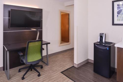 Imagen de la habitación del Hotel Holiday Inn Express & Suites Southfield - Detroit, an IHG. Foto 5