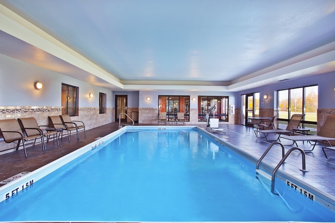 Imagen de la piscina del Hotel Holiday Inn Express & Suites Springfield - Dayton Area. Foto 19