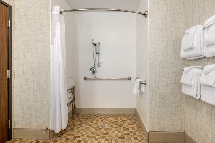 Imagen de la habitación del Hotel Holiday Inn Express & Suites St. Petersburg - Madeira Beach. Foto 5