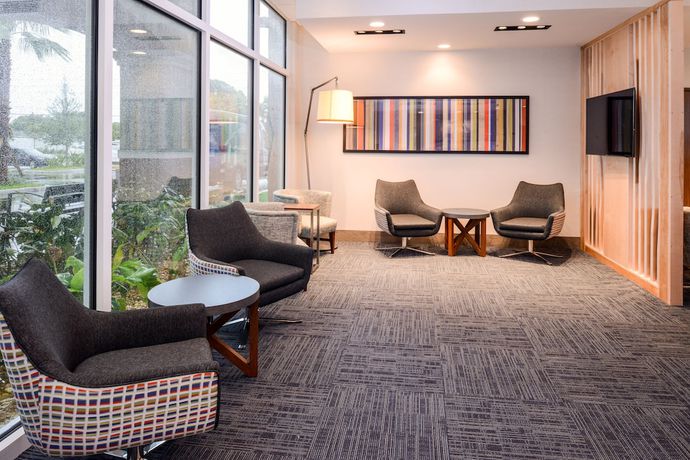 Imagen de los interiores del Hotel Holiday Inn Express & Suites St. Petersburg - Madeira Beach. Foto 16