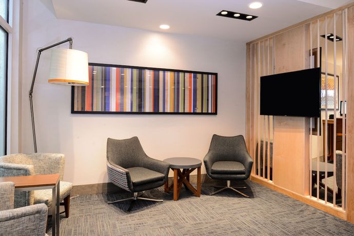 Imagen de los interiores del Hotel Holiday Inn Express & Suites St. Petersburg - Madeira Beach. Foto 19