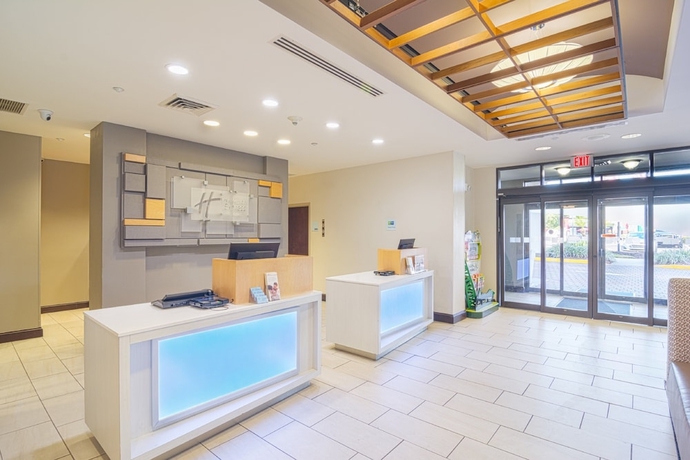 Imagen de los interiores del Hotel Holiday Inn Express & Suites Tampa -USF-Busch Gardens. Foto 15