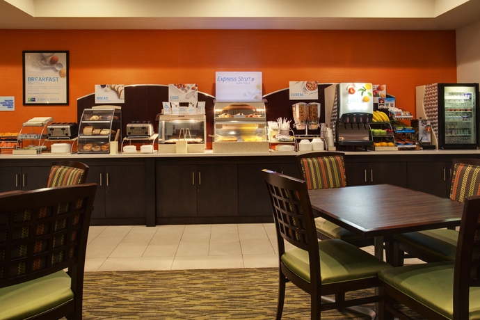 Imagen del bar/restaurante del Hotel Holiday Inn Express & Suites Tampa-I-75 @ Bruce B. Downs. Foto 5