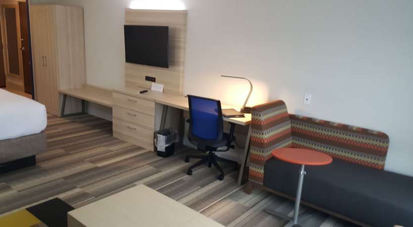 Imagen de la habitación del Hotel Holiday Inn Express & Suites Toledo West. Foto 13