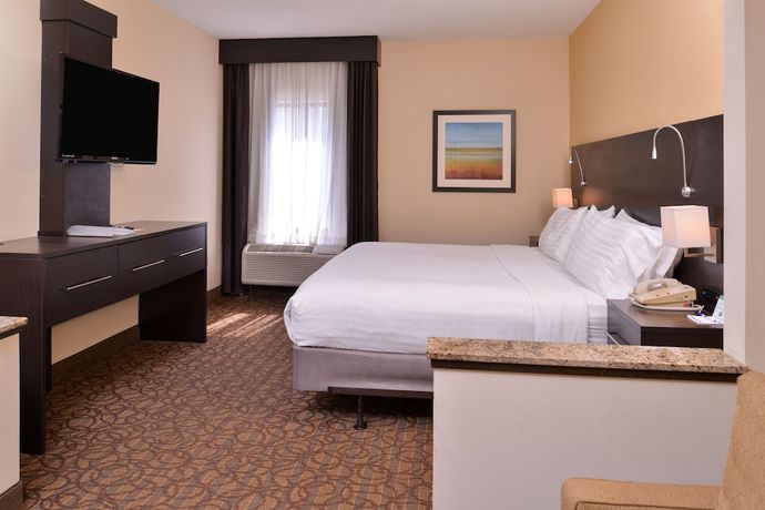 Imagen de la habitación del Hotel Holiday Inn Express & Suites Topeka West I-70 Wanamaker. Foto 3